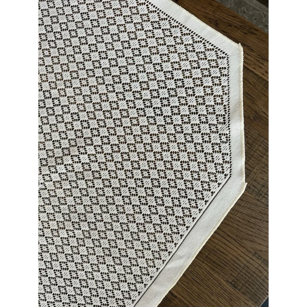 Vintage Ivory Lace Tablecloth/Table Decor 40